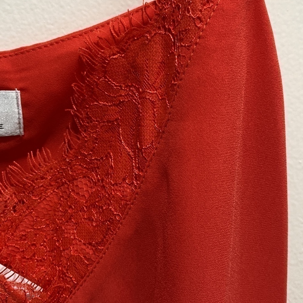 Socialite camisole blouse medium tank top scalloped neck spaghetti straps 🌟 - Picture 4 of 6